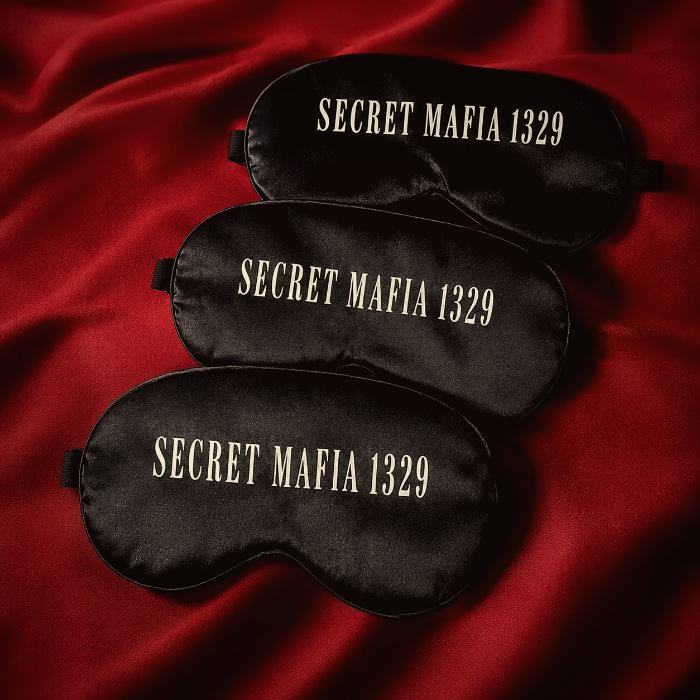 Маски для сну з написом Secret Mafia 1329 на червоному оксамиті